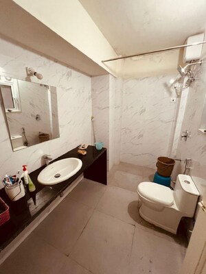 Attached Bathroom in 2 BHK Apartment at Santacruz West – for Rent