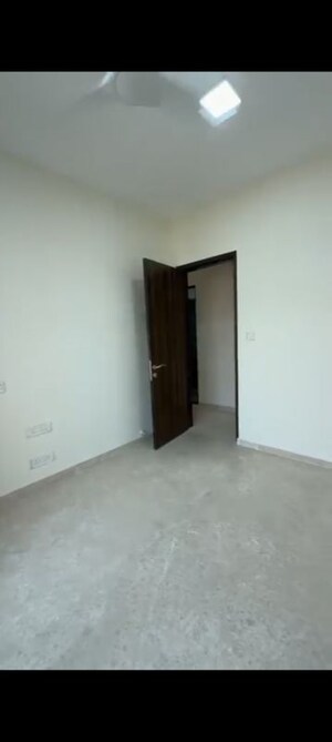 Room in 3 BHK Apartment at Sheth 72 West, Andheri West – for Rent