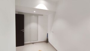 Room in 2 BHK Apartment at Hiranandani Castle Rock, Powai – for Rent