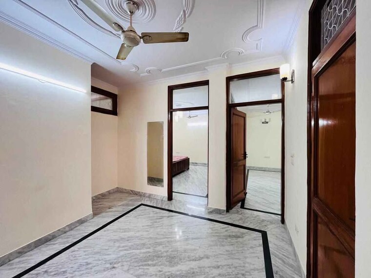 undefined, east of kailash 3 Bedroom 125 Sq.Yd. Builder Floor In East Of Kailash Delhi 10681974