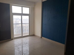 Room in 3.5 BHK Apartment at Amrapali Platinum, Sector 119 – for Sale