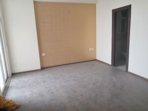 Room in 3.5 BHK Apartment at Amrapali Platinum, Sector 119 – for Sale