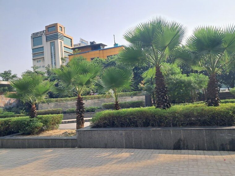 Garden, amrapali-platinum 3.5 Bedroom 1774 Sq.Ft. Apartment In Sector 119 Noida 10681790