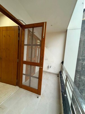 Staircase in 2 BHK Builder Floor at Ardee City, Sector 52 – for Rent