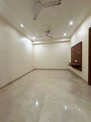 Room in 2 BHK Builder Floor at Ardee City, Sector 52 – for Rent