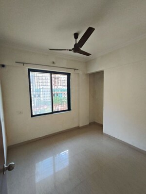 Room in 2 BHK Apartment at Vihang Valley Phase1, Kasarvadavali – for Rent