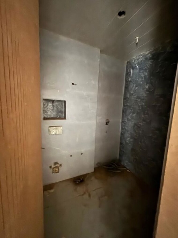 Bathroom, rohini sector 15 3 Bedroom 1400 Sq.Ft. Builder Floor In Rohini Sector 15 Delhi 10681808