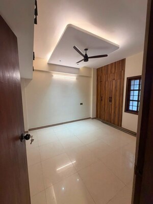 Room in 3 BHK Builder Floor at Indiranagar – for Rent