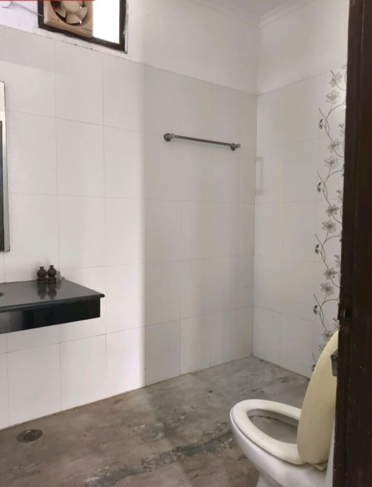Bathroom, vipul-belmonte 5 Bedroom 3940 Sq.Ft. Builder Floor In Sector 53 Gurgaon 10682038