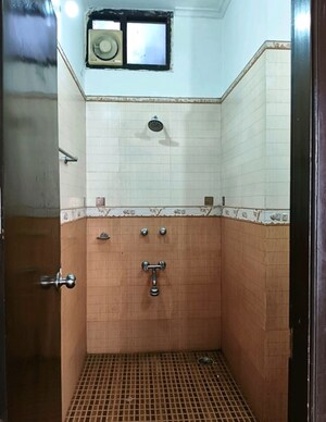 Bathroom in 5 BHK Builder Floor at Vipul Belmonte, Sector 53 – for Sale