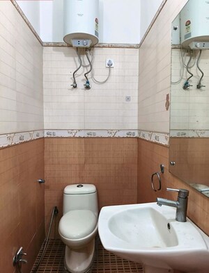 Bathroom in 5 BHK Builder Floor at Vipul Belmonte, Sector 53 – for Sale
