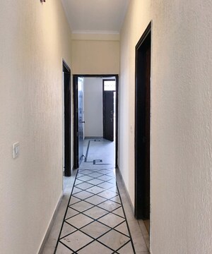 Building Lobby in 5 BHK Builder Floor at Vipul Belmonte, Sector 53 – for Sale