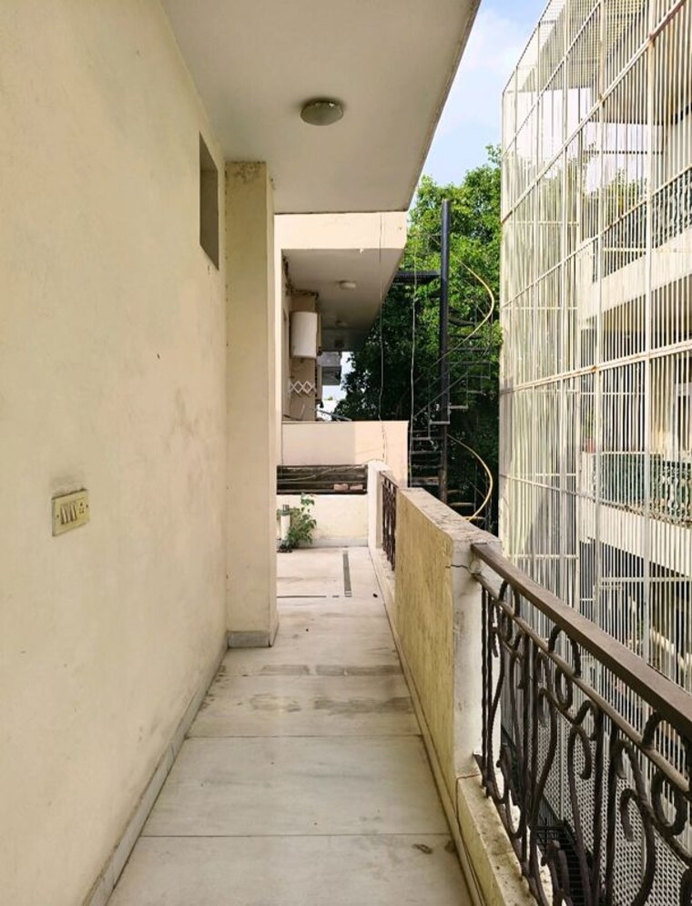 Balcony, vipul-belmonte 5 Bedroom 3940 Sq.Ft. Builder Floor In Sector 53 Gurgaon 10682038