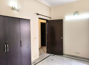Room in 5 BHK Builder Floor at Vipul Belmonte, Sector 53 – for Sale
