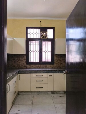 Kitchen in 5 BHK Builder Floor at Vipul Belmonte, Sector 53 – for Sale