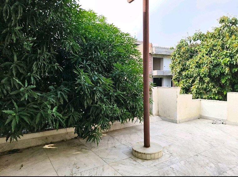 Garden, vipul-belmonte 5 Bedroom 3940 Sq.Ft. Builder Floor In Sector 53 Gurgaon 10682038