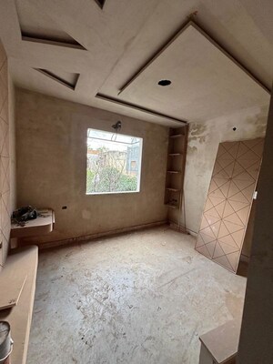 Room in 3 BHK Builder Floor at Rohini Sector 15 – for Rent