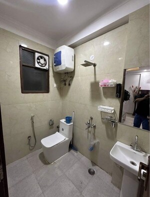 Team Area in 3 BHK Builder Floor at Subhash Nagar – for Rent