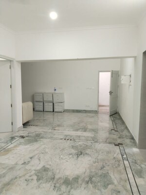 Room in 3 BHK Apartment at Sarita Vihar – for Rent