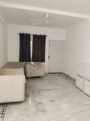 Room in 3 BHK Apartment at Sarita Vihar – for Rent