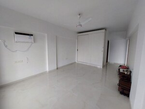 Room in 2 BHK Apartment at Bandra West – for Rent