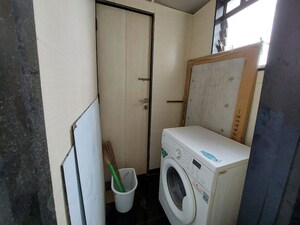 Furnished Amenities in 2 BHK Apartment at Bandra West – for Rent