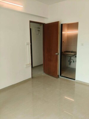 Room in 2 BHK Apartment at Khar West – for Rent
