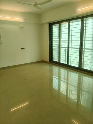 Room in 2 BHK Apartment at Khar West – for Rent