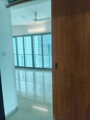Room in 2 BHK Apartment at Khar West – for Rent