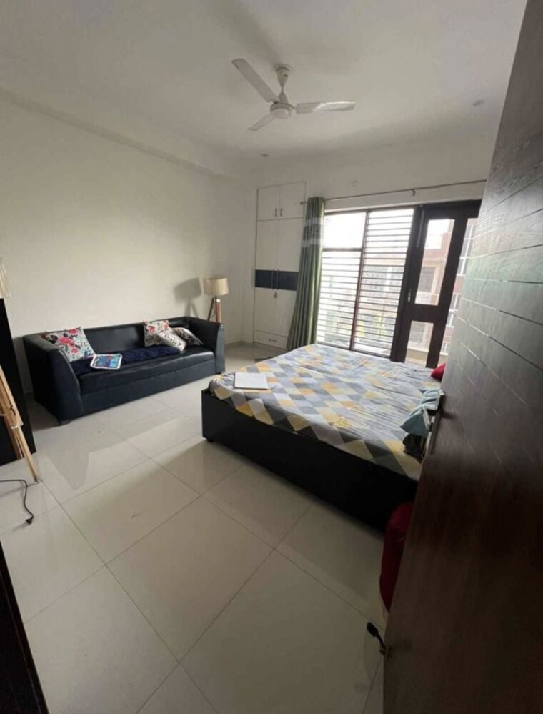 Bedroom, tagore garden 3 Bedroom 130 Sq.Yd. Builder Floor In Tagore Garden Delhi 10682175
