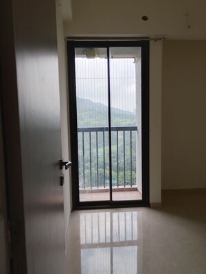 Room in 2 BHK Apartment at Damji Shamji Mahavir Spring Tulip Phase 1, Pokhran Road No Two – for Rent