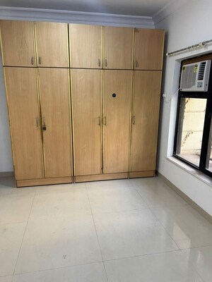 Room in 3 BHK Apartment at Bandra West – for Rent