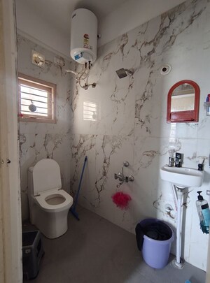 Bathroom in 3 BHK Builder Floor at Vandana Alpyne, Hsr Layout – for Rent