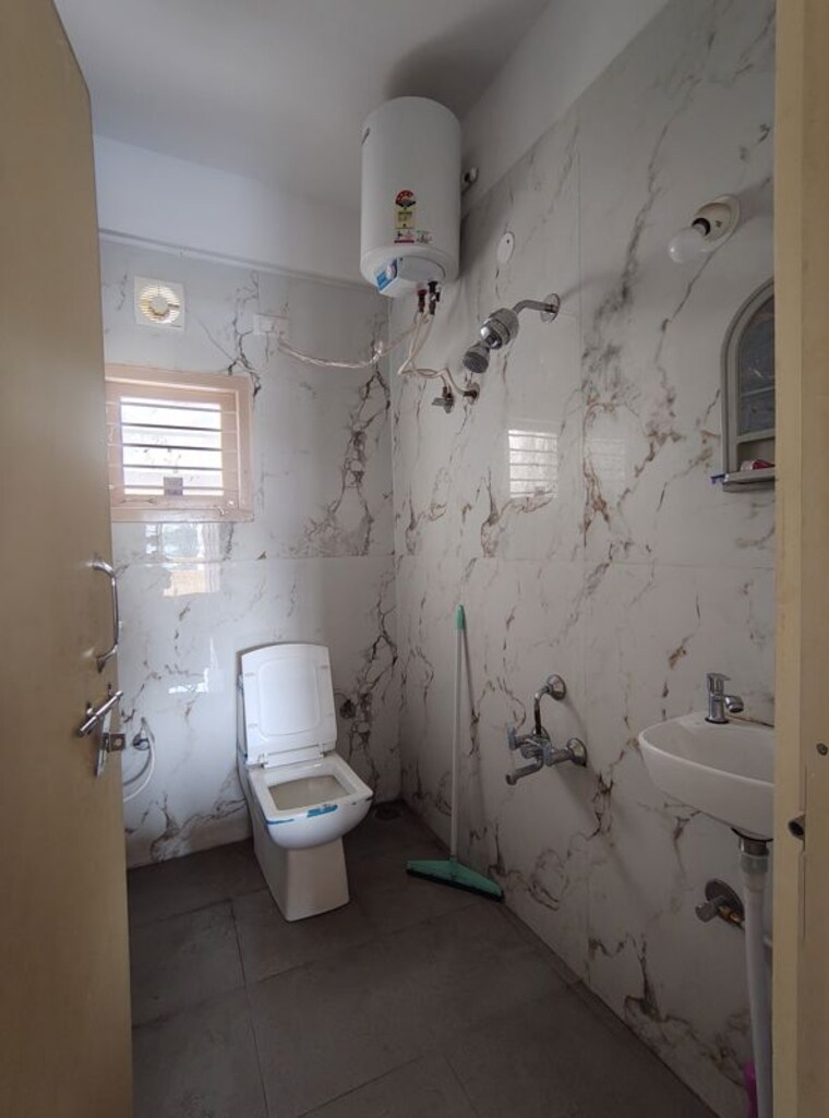 Bathroom, vandana-alpyne 3 Bedroom 1750 Sq.Ft. Builder Floor In Hsr Layout Bangalore 10682205