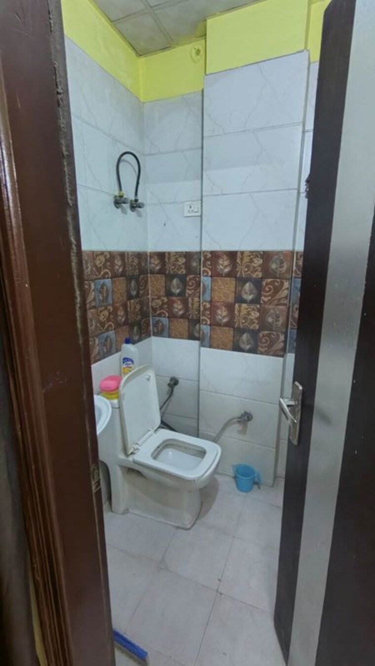 Bathroom, vasundhara sector 1 1 Bedroom 550 Sq.Ft. Builder Floor In Vasundhara Sector 1 Ghaziabad 10682222