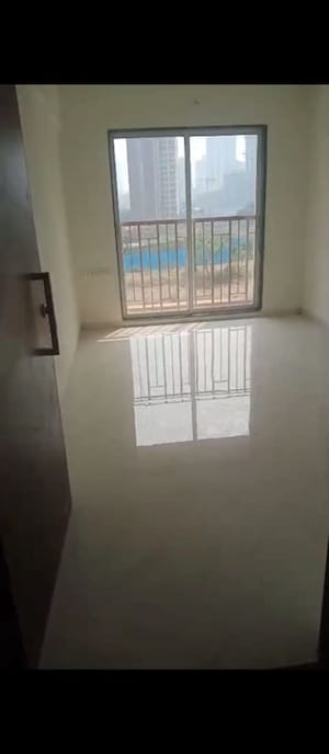 Room in 1 BHK Apartment at Metropolis Bayside, Kasarvadavali – for Rent