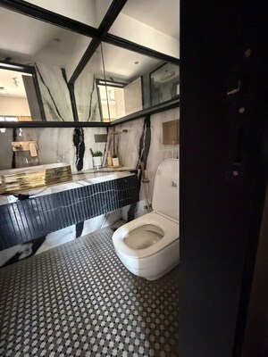 Washroom in 3 BHK Apartment at Juhu Road – for Sale