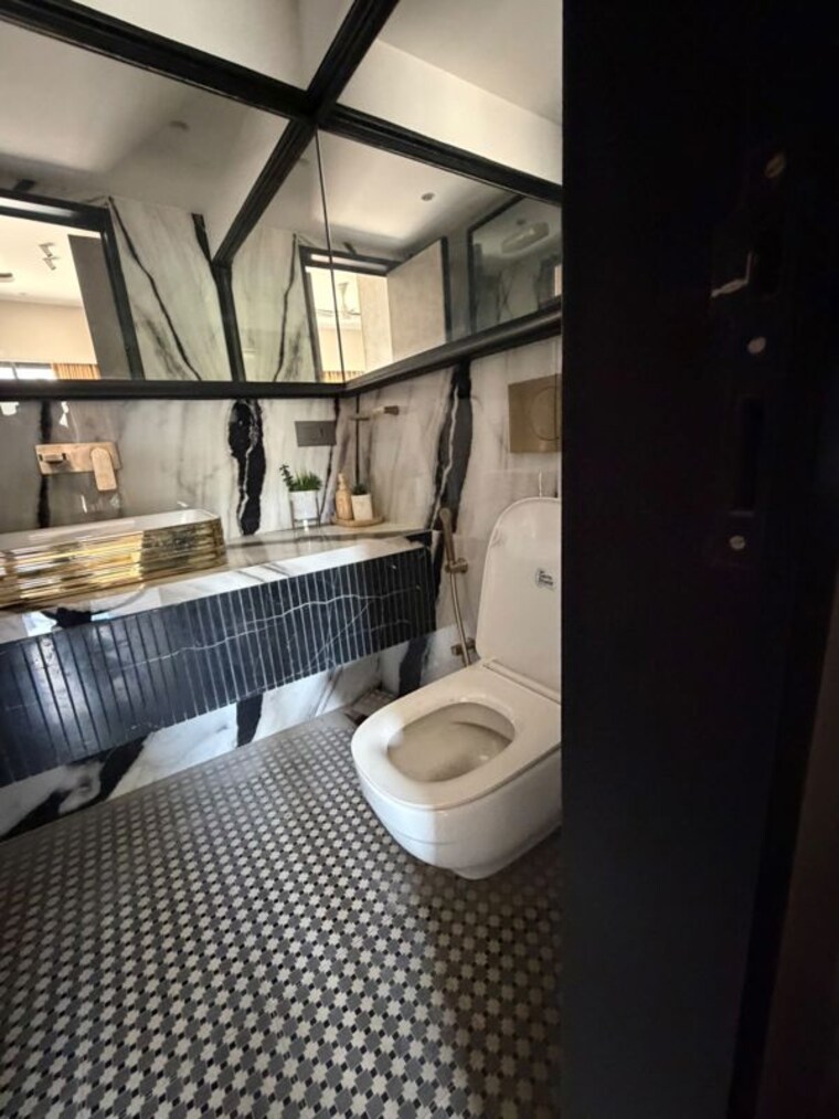 Washroom, juhu road 3 Bedroom 1145 Sq.Ft. Apartment In Juhu Road Mumbai 10682281