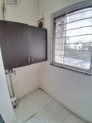 Room in 3.5 BHK Apartment at Clover Heights, Wanowrie – for Rent