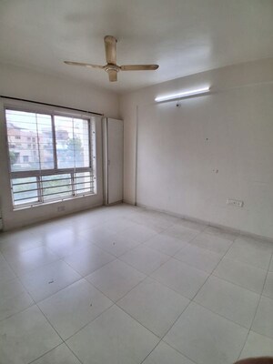 Room in 3.5 BHK Apartment at Clover Heights, Wanowrie – for Rent