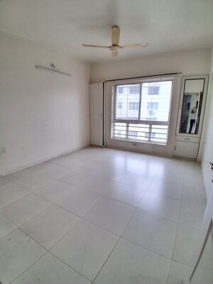 Room in 3.5 BHK Apartment at Clover Heights, Wanowrie – for Rent
