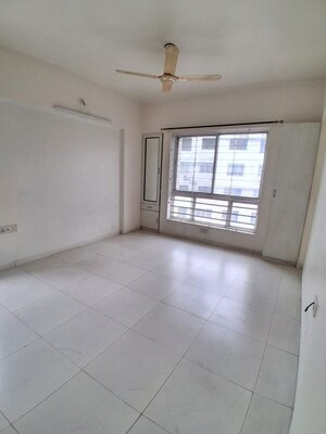Room in 3.5 BHK Apartment at Clover Heights, Wanowrie – for Rent