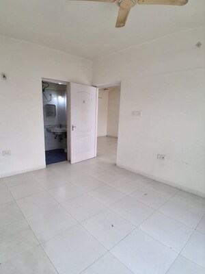 Room in 3.5 BHK Apartment at Clover Heights, Wanowrie – for Rent
