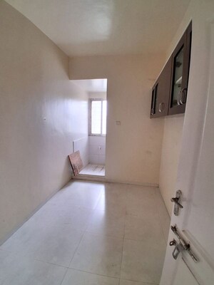 Room in 3.5 BHK Apartment at Clover Heights, Wanowrie – for Rent