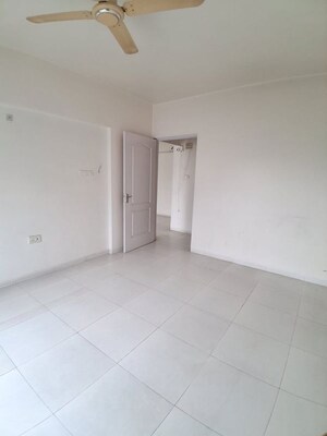 Room in 3.5 BHK Apartment at Clover Heights, Wanowrie – for Rent