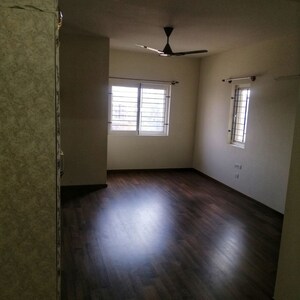 Room in 3 BHK Apartment at Nehru Nagar – for Sale