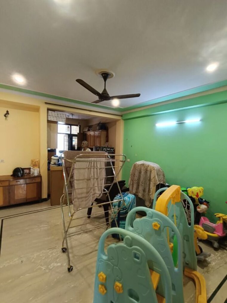  Parking, sector 23 3 Bedroom 1800 Sq.Ft. Builder Floor In Sector 23 Gurgaon 10682339