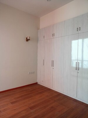 Room in 4 BHK Apartment at Adani Samsara, Sector 60 – for Rent