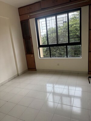 Room in 2 BHK Apartment at Oxford Premium, Wanowrie – for Rent