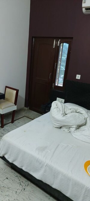Furnished Amenities in 2 BHK Builder Floor at Nirman Vihar – for Rent